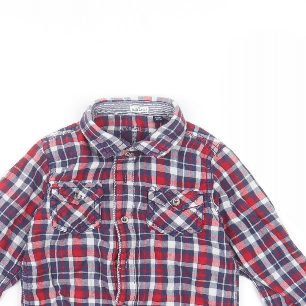 Close-up detail of Preworn Baby Blue Basic Button-Up, size 12, Months