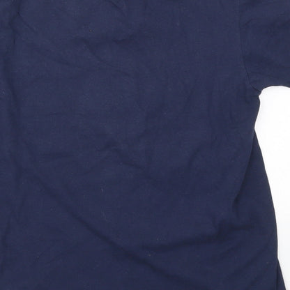 Brand and care label for Gildan boys’ blue geometric basic t-shirt, size M