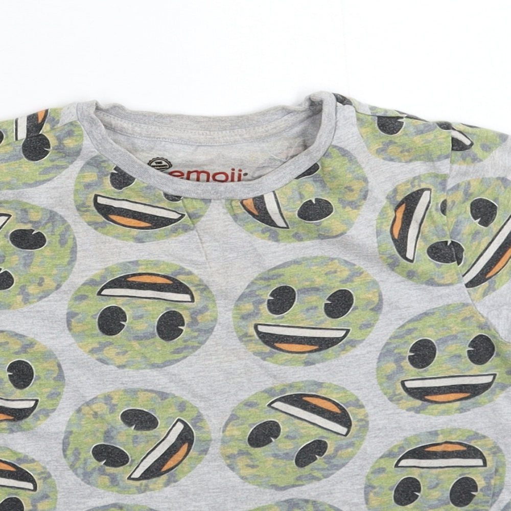 Close-up detail of Nutmeg boys’ grey basic t-shirt, size 5-6, years