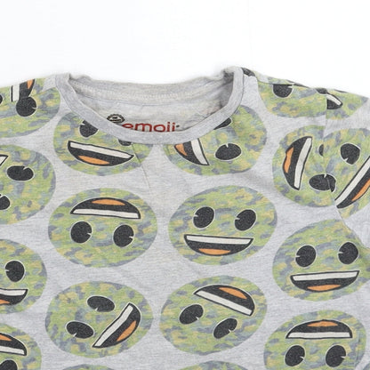 Close-up detail of Nutmeg boys’ grey basic t-shirt, size 5-6, years