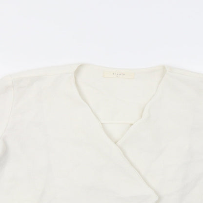 Close-up detail of Elodie women’s white jacket blazer, size L