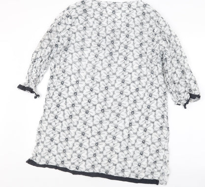 Back view of Karisma women’s black geometric basic blouse, size XL