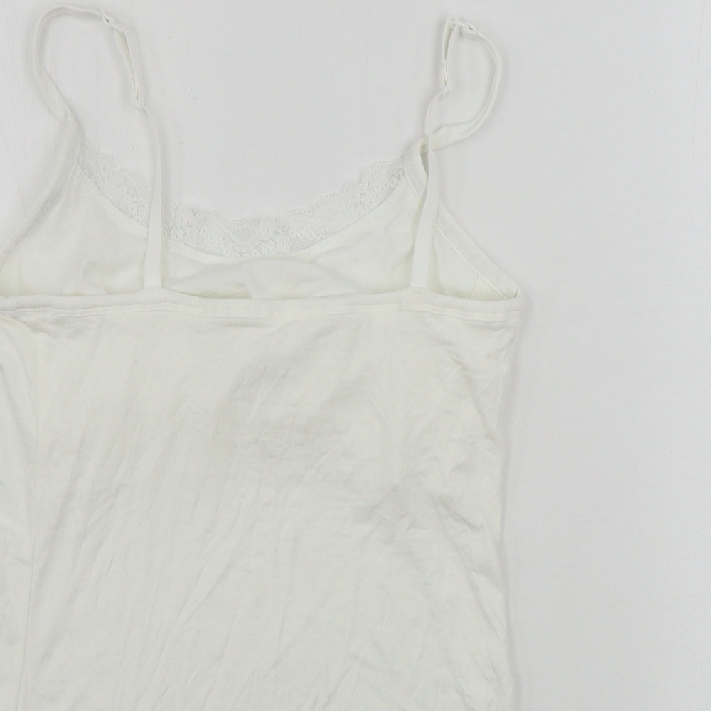 Brand and care label for F&F girls’ white basic tank, size 9-10, years
