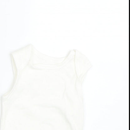Close-up detail of Primark Baby White Basic T-Shirt, size 0-3, Months