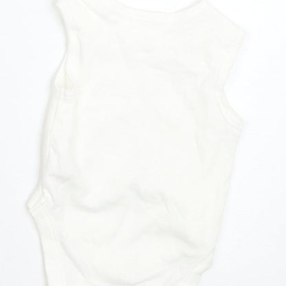 Brand and care label for Primark Baby White Basic T-Shirt, size 0-3, Months