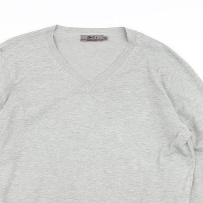 Close-up detail of 24:7 men’s grey knit jumper, size M