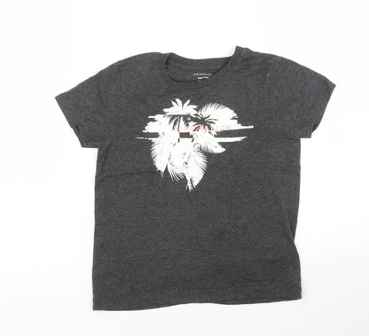Additional front view of Primark boys’ grey basic t-shirt, size 5, years