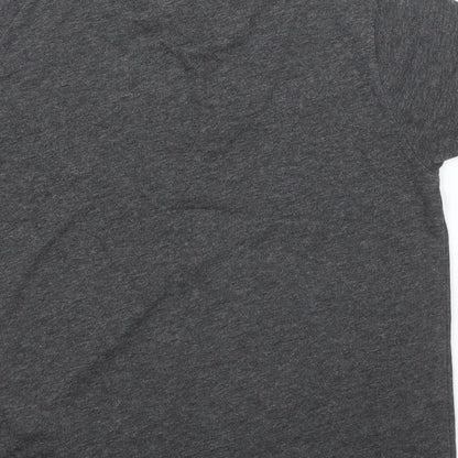 Brand and care label for Primark boys’ grey basic t-shirt, size 5, years