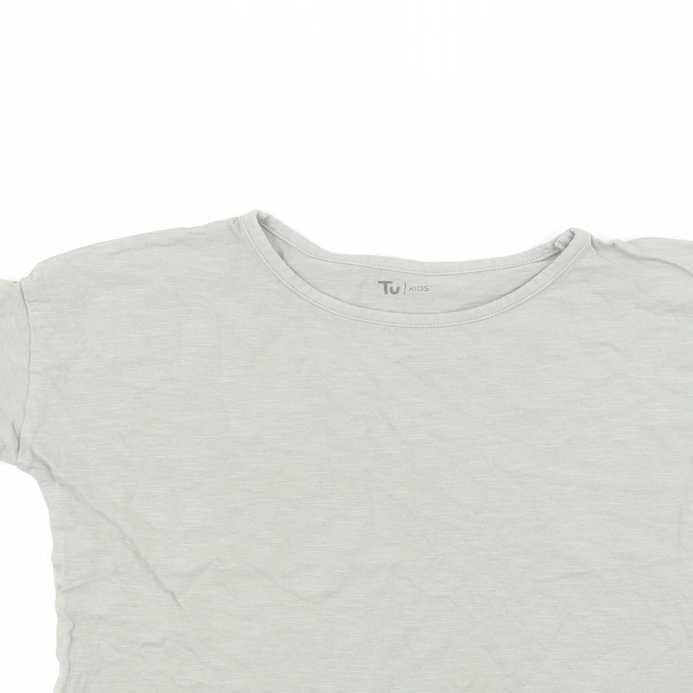 Close-up detail of Matalan boys’ green basic t-shirt, size 11, years