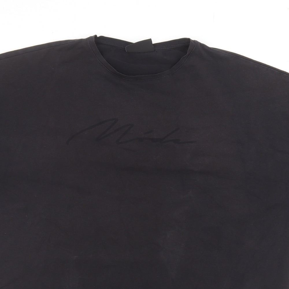 Close-up detail of Mode men’s black t-shirt, size L