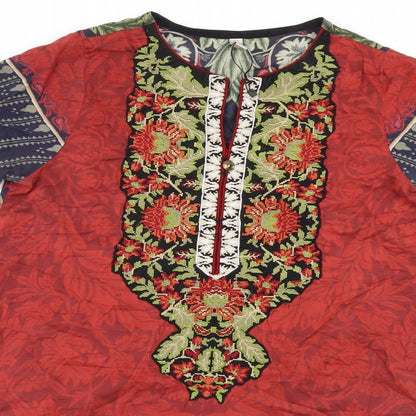 Close-up detail of Urban Outfitters women’s multicoloured floral basic t-shirt, size S