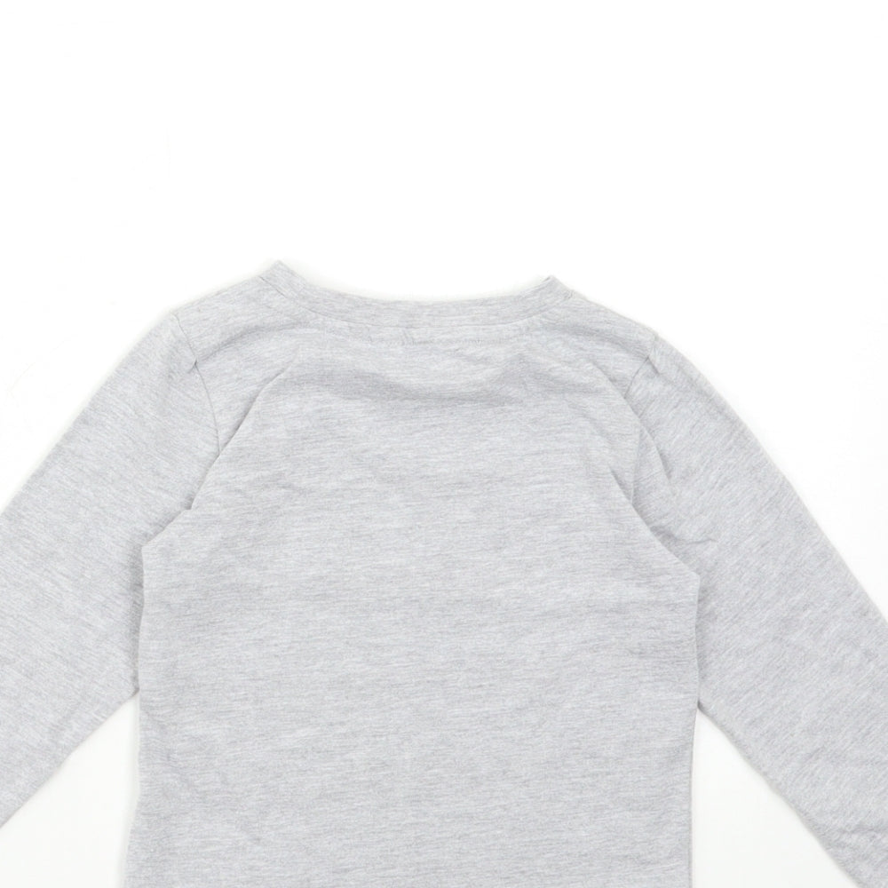 Brand and care label for Primark boys’ grey basic t-shirt, size 4-5, years