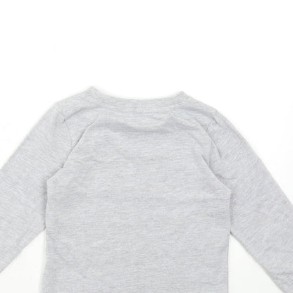 Brand and care label for Primark boys’ grey basic t-shirt, size 4-5, years