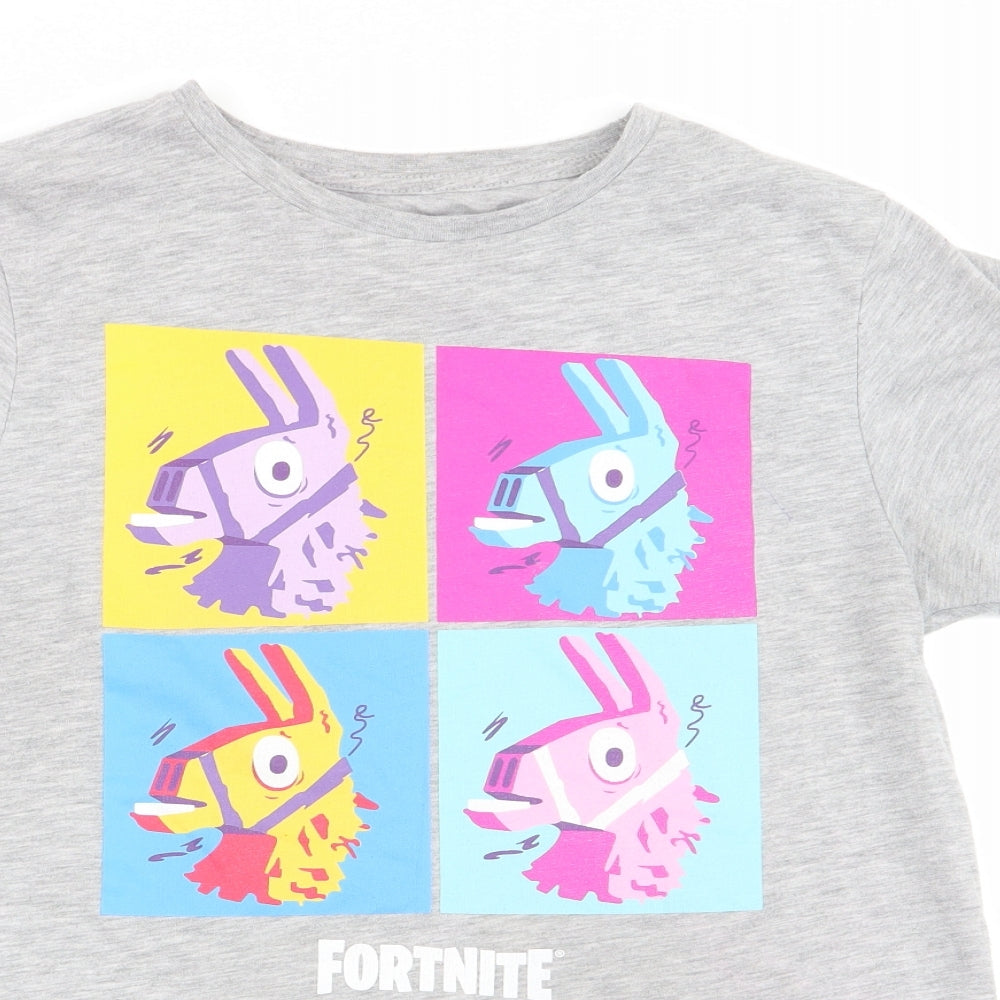 Close-up detail of fortnite boys’ grey basic t-shirt, size M