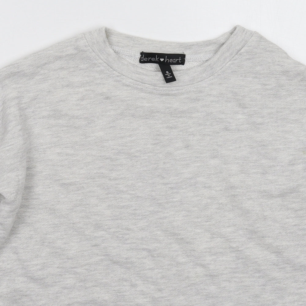 Close-up detail of Derek Heart women’s grey pullover sweatshirt, size S