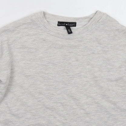 Close-up detail of Derek Heart women’s grey pullover sweatshirt, size S