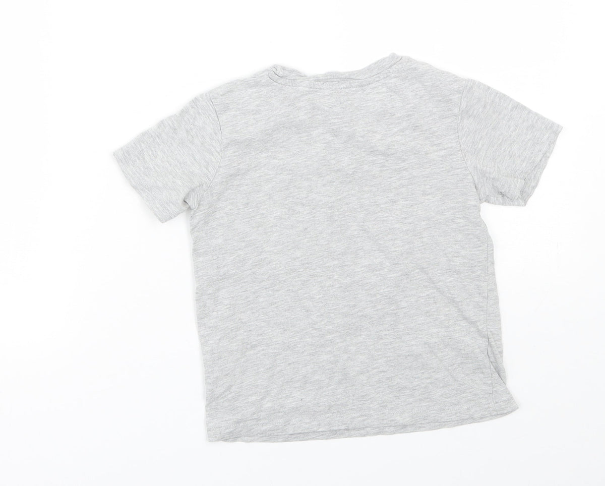 Back view of H&M girls’ grey basic t-shirt, size 5-6, years