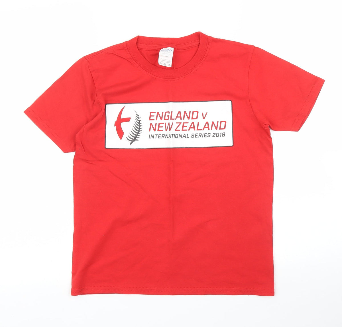 Front view of Gildan boys’ red basic t-shirt, size 10, years