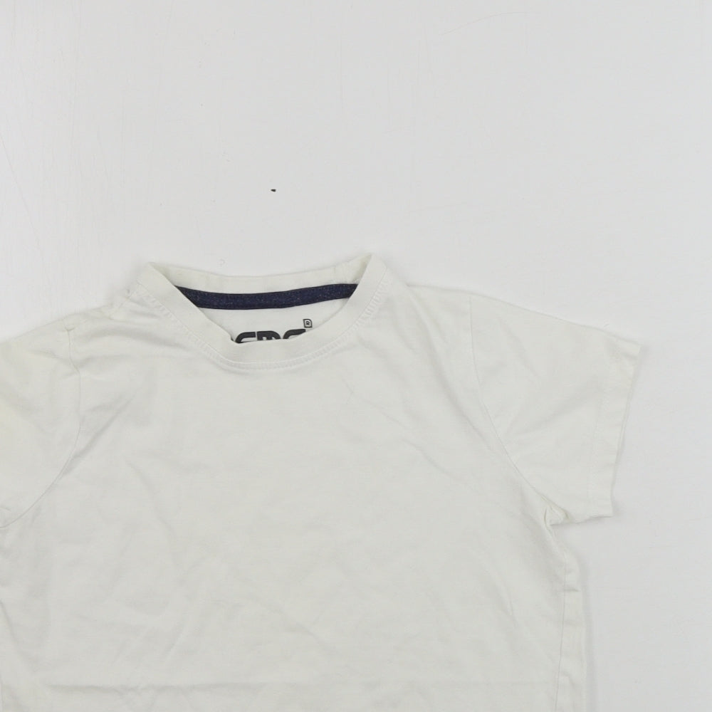 Close-up detail of Demo boys’ white basic t-shirt, size 7-8, years