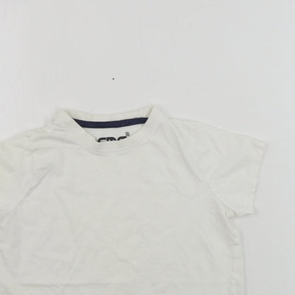 Close-up detail of Demo boys’ white basic t-shirt, size 7-8, years