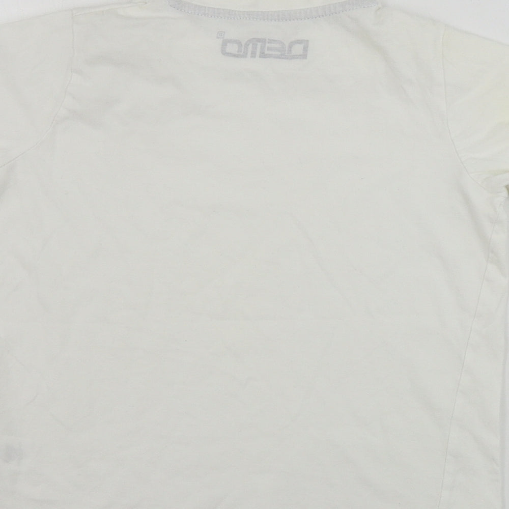 Brand and care label for Demo boys’ white basic t-shirt, size 7-8, years
