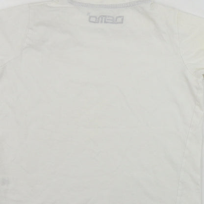 Brand and care label for Demo boys’ white basic t-shirt, size 7-8, years
