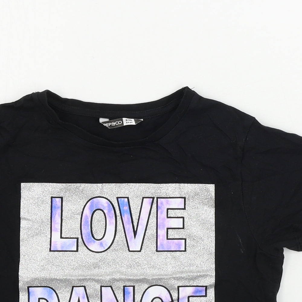 Close-up detail of Pep&Co girls’ black basic t-shirt, size 8-9, years