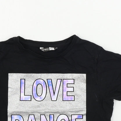 Close-up detail of Pep&Co girls’ black basic t-shirt, size 8-9, years