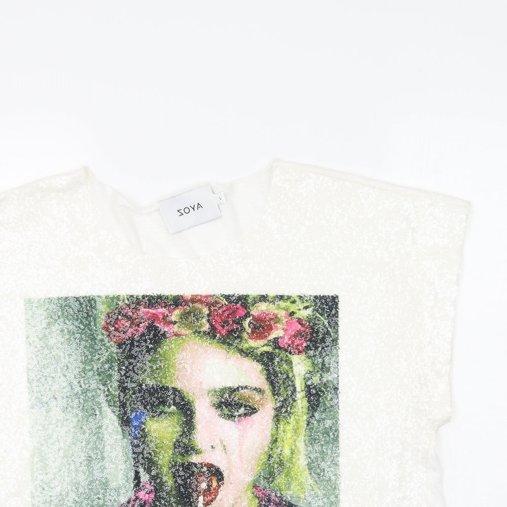 Close-up detail of Zoya women’s white basic t-shirt, size L