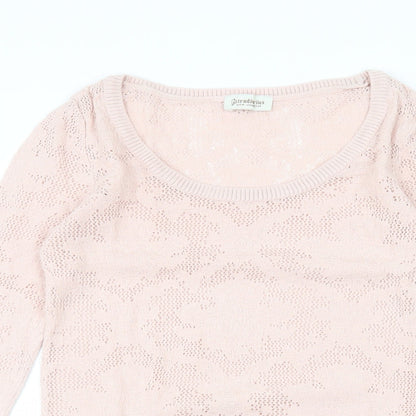 Close-up detail of Astradivarius women’s pink basic t-shirt, size M