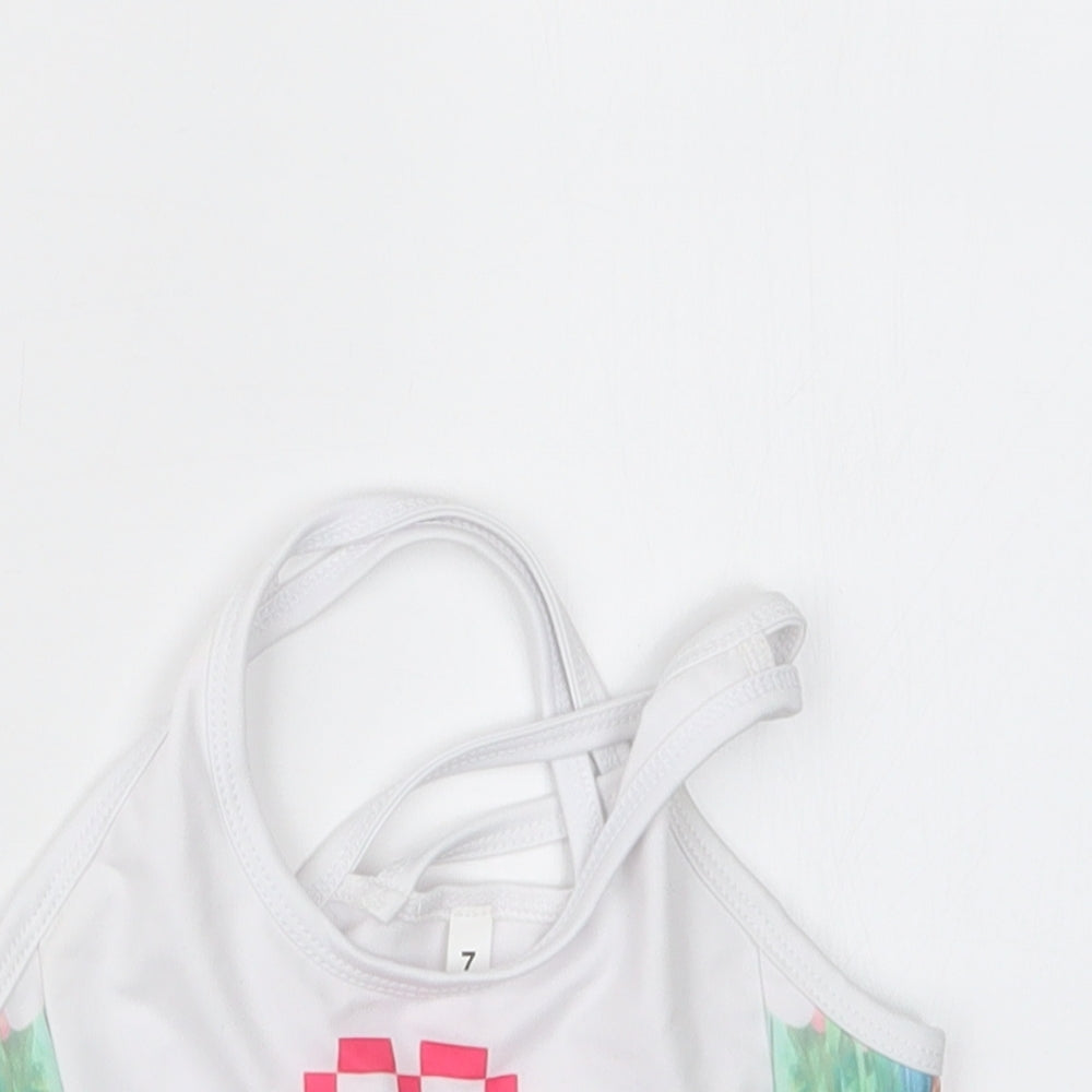 Preworn Girls White   Cropped T-Shirt Size 7 Years