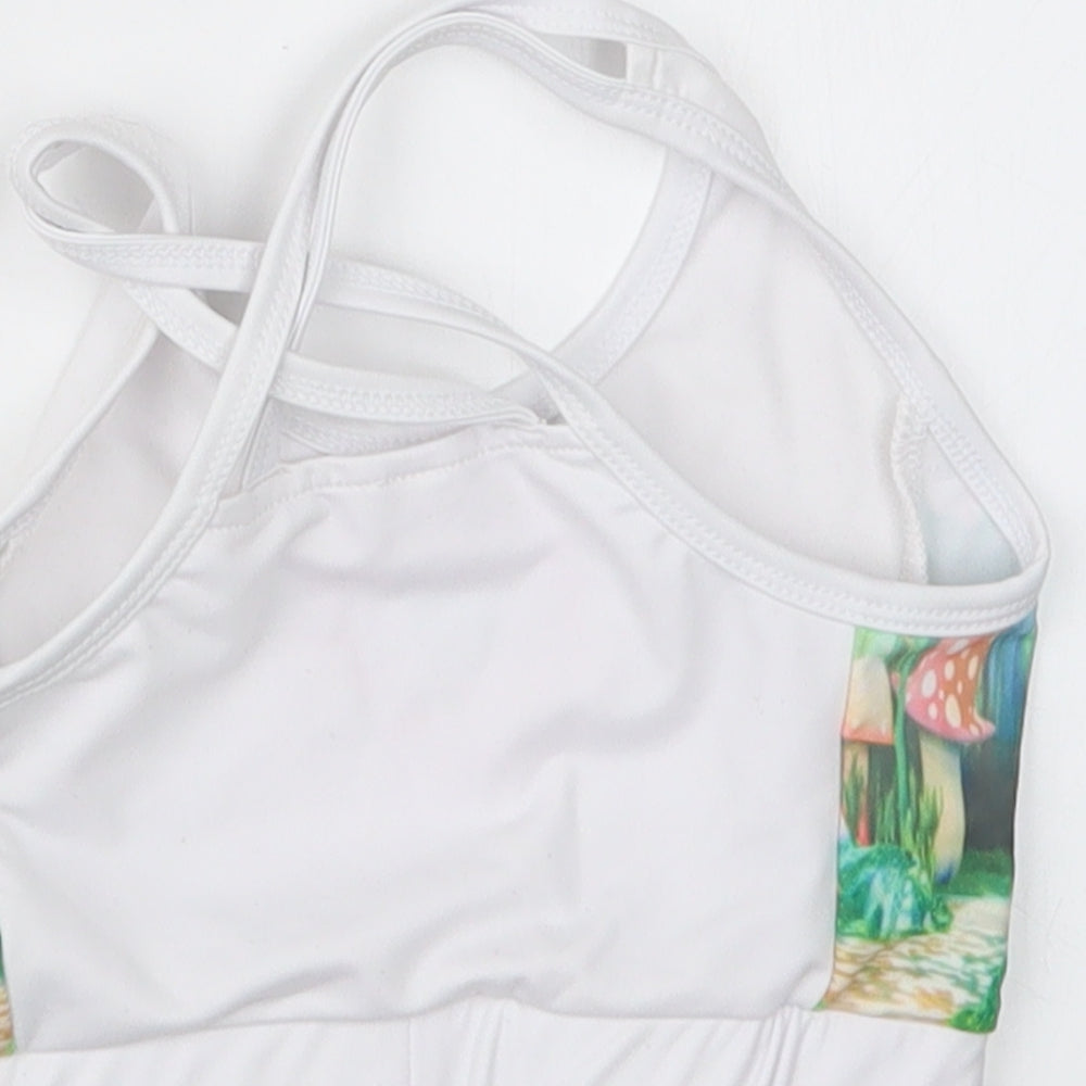 Preworn Girls White   Cropped T-Shirt Size 7 Years