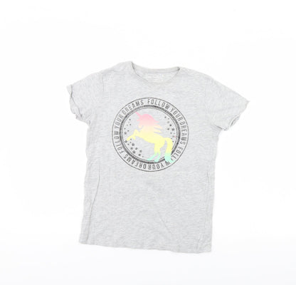 Front view of Primark girls’ grey basic t-shirt, size 11, years