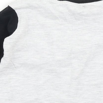 Brand and care label for F&F boys’ grey basic t-shirt, size 12-18, months