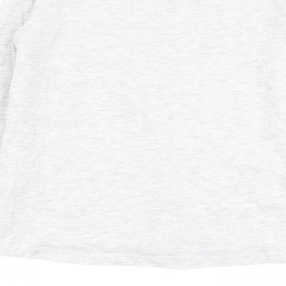 Brand and care label for Primark girls’ grey basic t-shirt, size 9-10, years