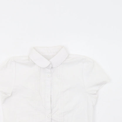 Close-up detail of F&F girls’ white basic button-up, size 9-10, years