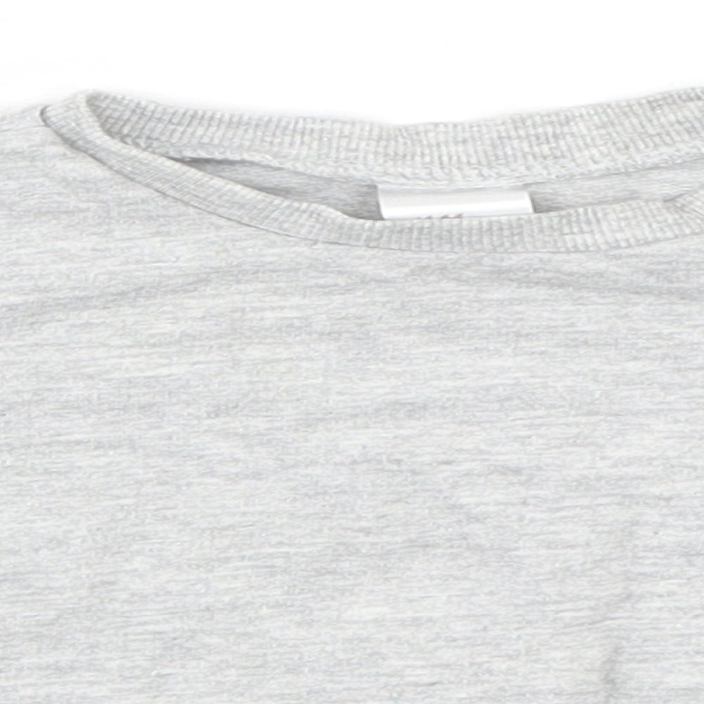 Close-up detail of H&M Baby Grey Basic T-Shirt, size 3-6, Months