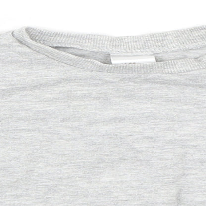Close-up detail of H&M Baby Grey Basic T-Shirt, size 3-6, Months