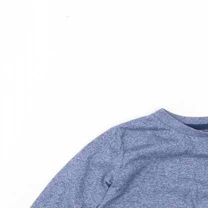Close-up detail of F&F Baby Blue Basic T-Shirt, size 9-12, Months