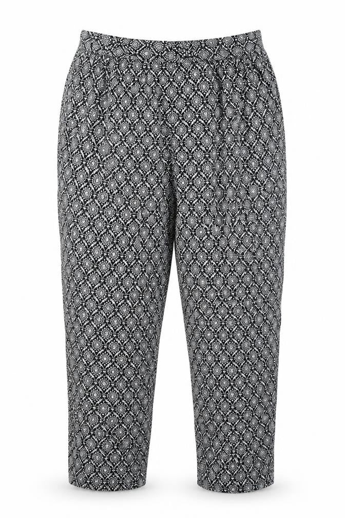Front view of New Look women’s black paisley cropped trousers, size UK 8, 20-inch leg