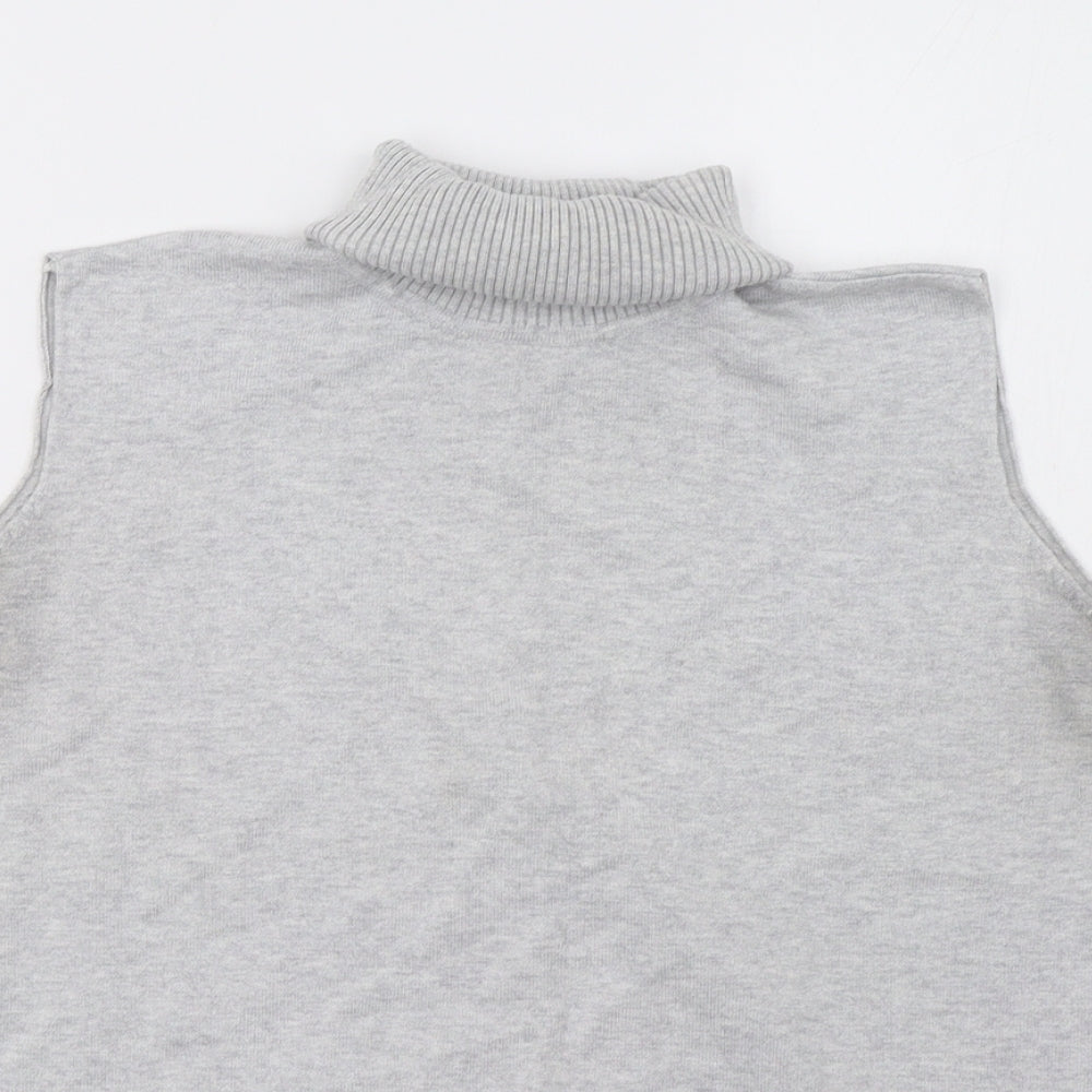 Close-up detail of F&F women’s grey pullover sweatshirt, size UK 16