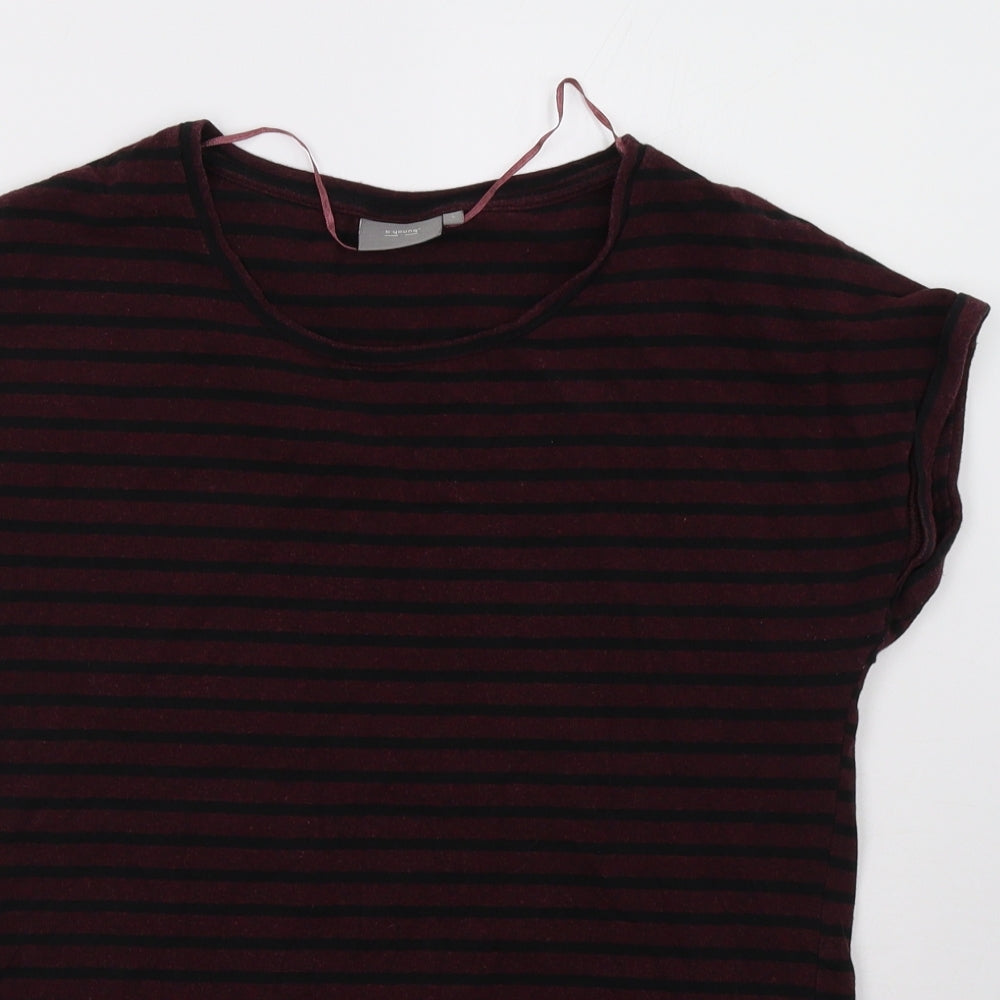Close-up detail of be.young women’s red striped basic t-shirt, size S