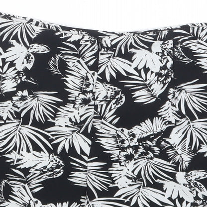 FOREVER 21 Womens Black Geometric  Hot Pants Shorts Size S