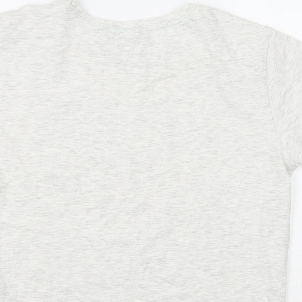Brand and care label for New Look girls’ grey basic t-shirt, size L