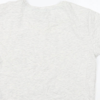 Brand and care label for New Look girls’ grey basic t-shirt, size L