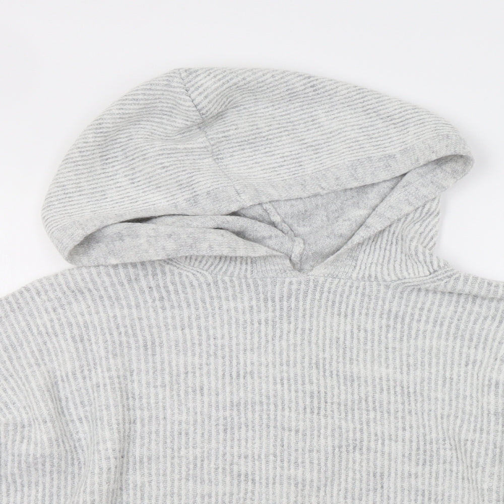 Close-up detail of Primark women’s green pullover hoodie, size M