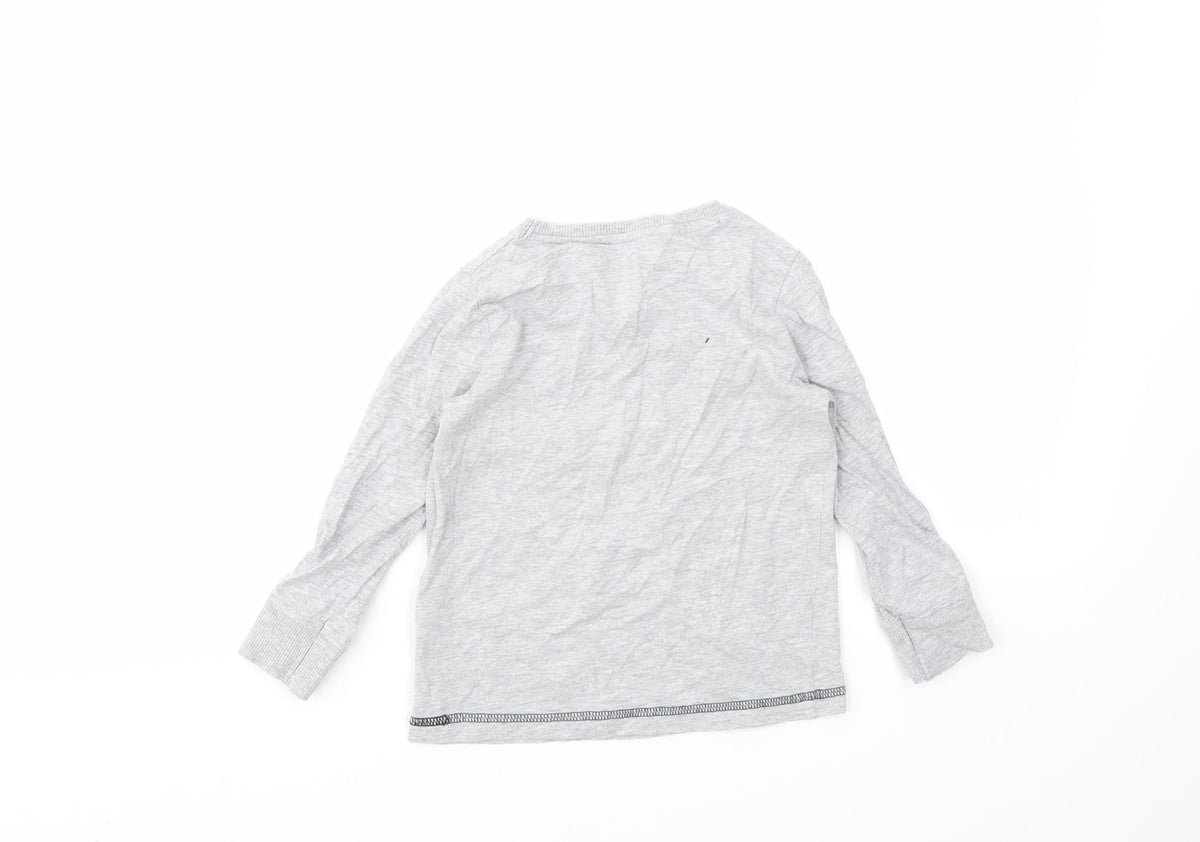 Back view of F&F boys’ grey geometric basic t-shirt, size 3-4, years