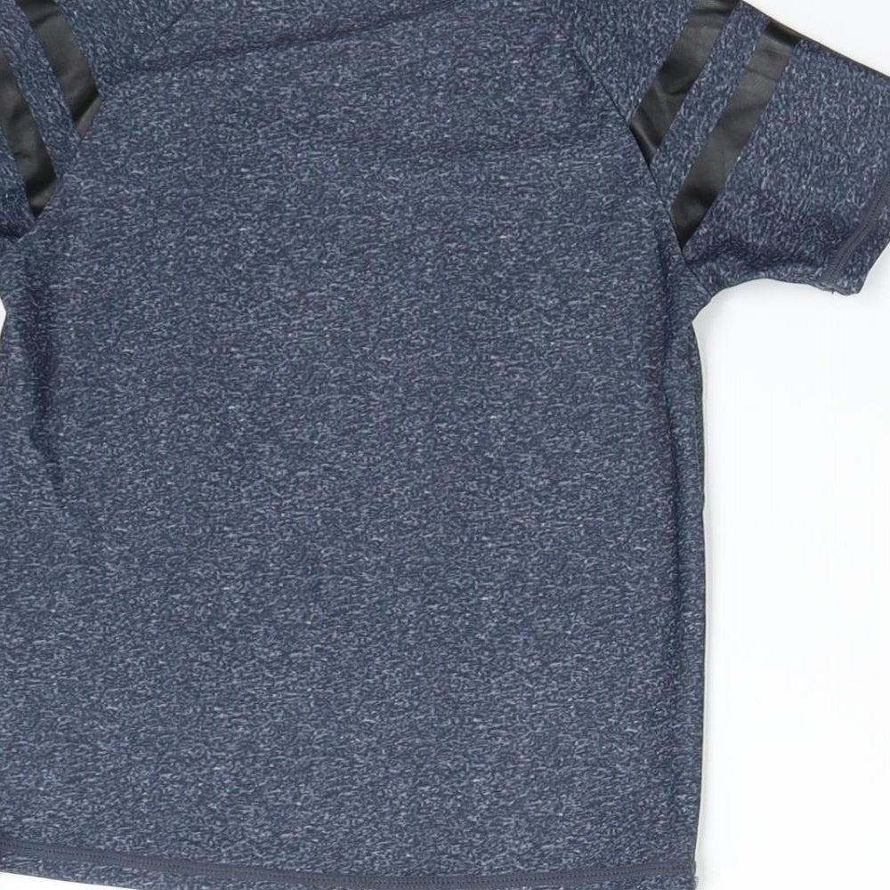 Brand and care label for Tu boys’ grey basic t-shirt, size 6, years