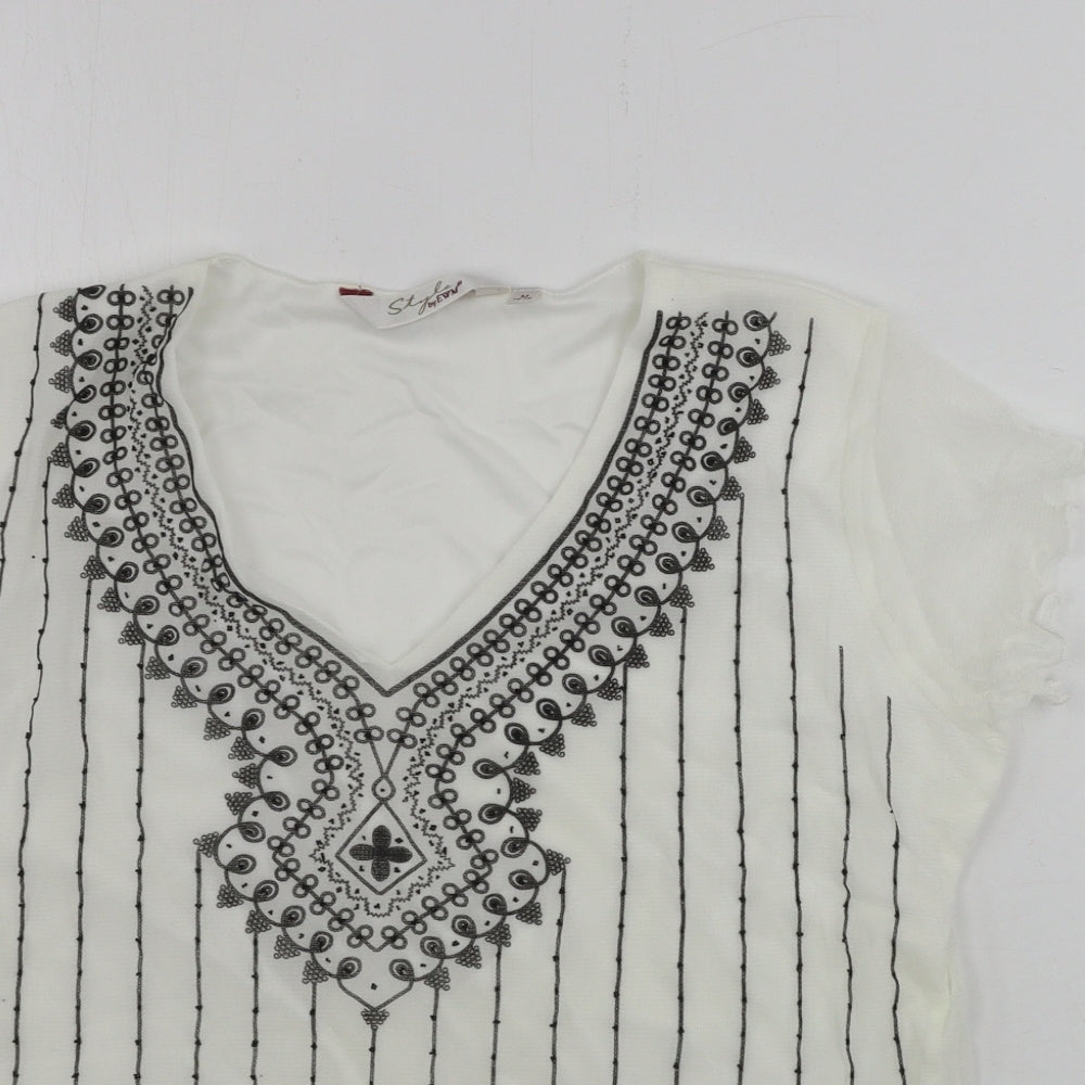 EWM Womens White Striped  Basic T-Shirt Size M