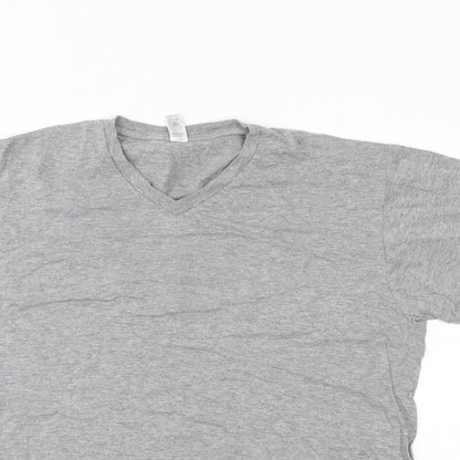 Close-up detail of SOLS women’s grey basic t-shirt, size L
